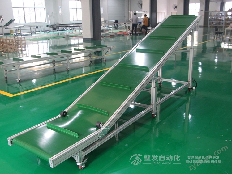 帶擋板直線與爬坡輸送機(jī)